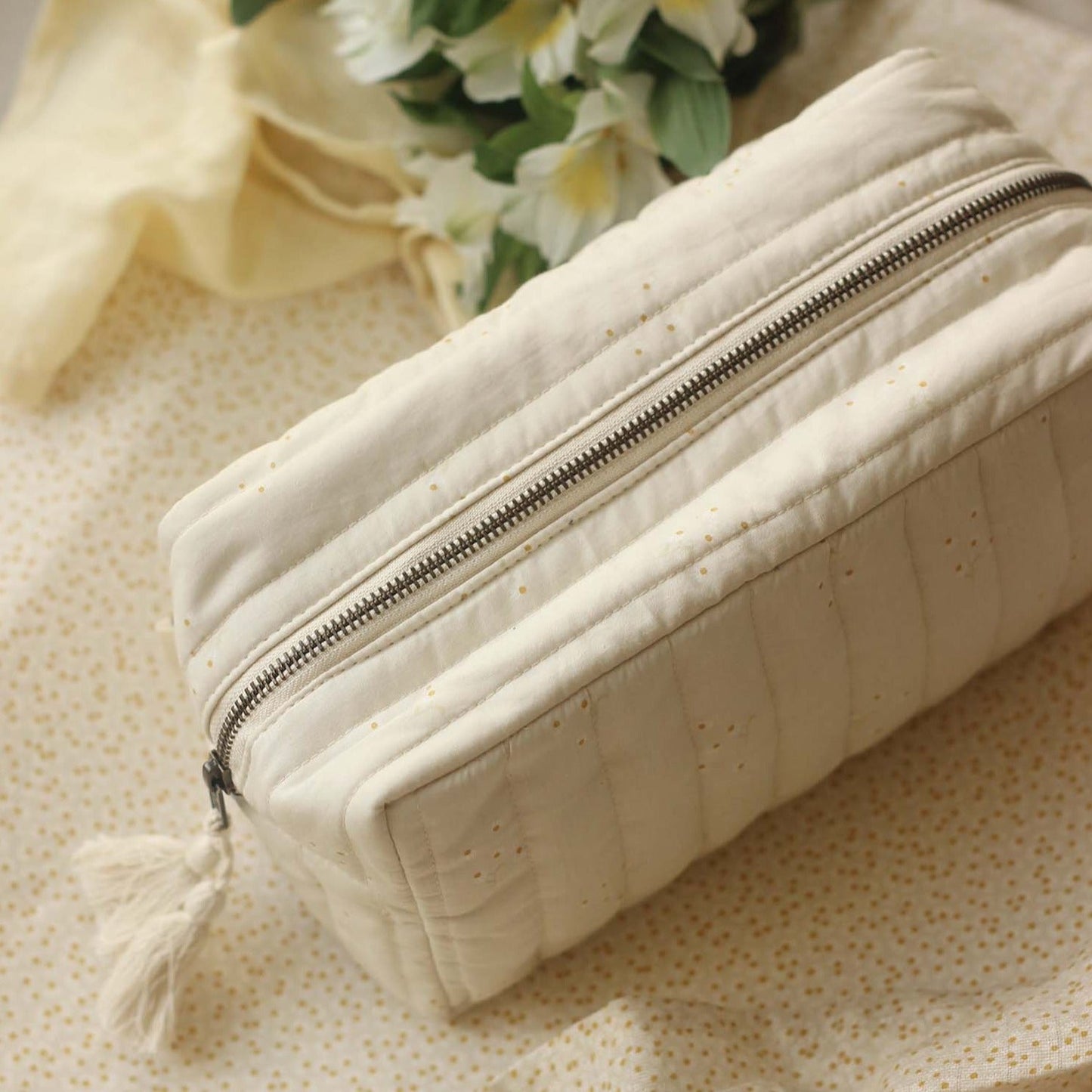 Avery Row Wash Bag - Wild Chamomile