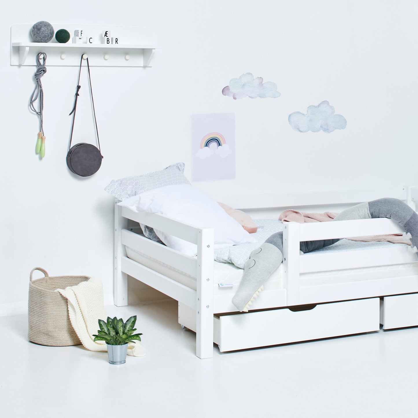 Hoppekids Shelf with Hooks - White