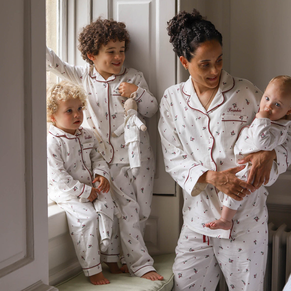 Avery Row Women's Flannel Pyjamas - Holly Scatter