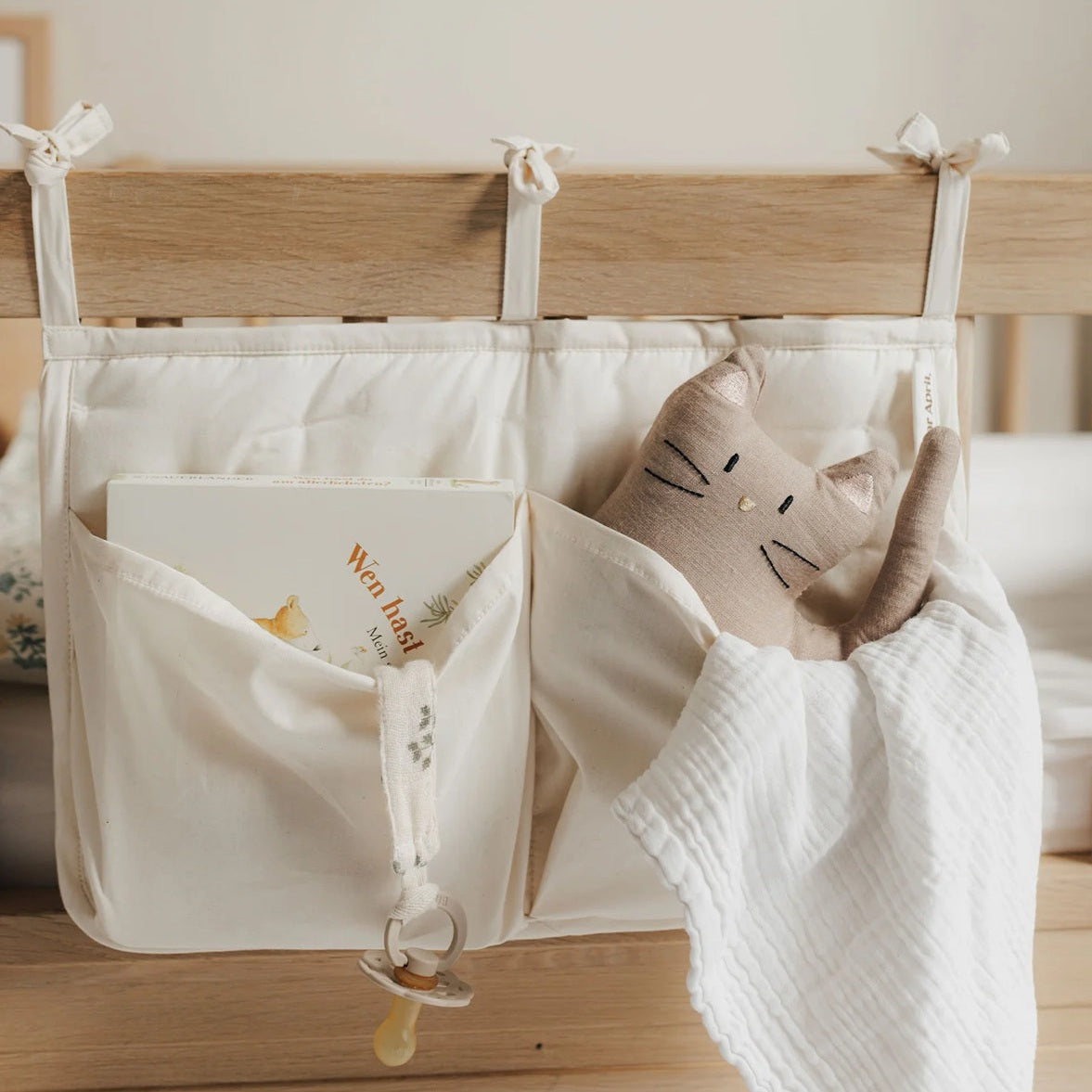 Dear April Polly Bed Pocket - Pure Nature