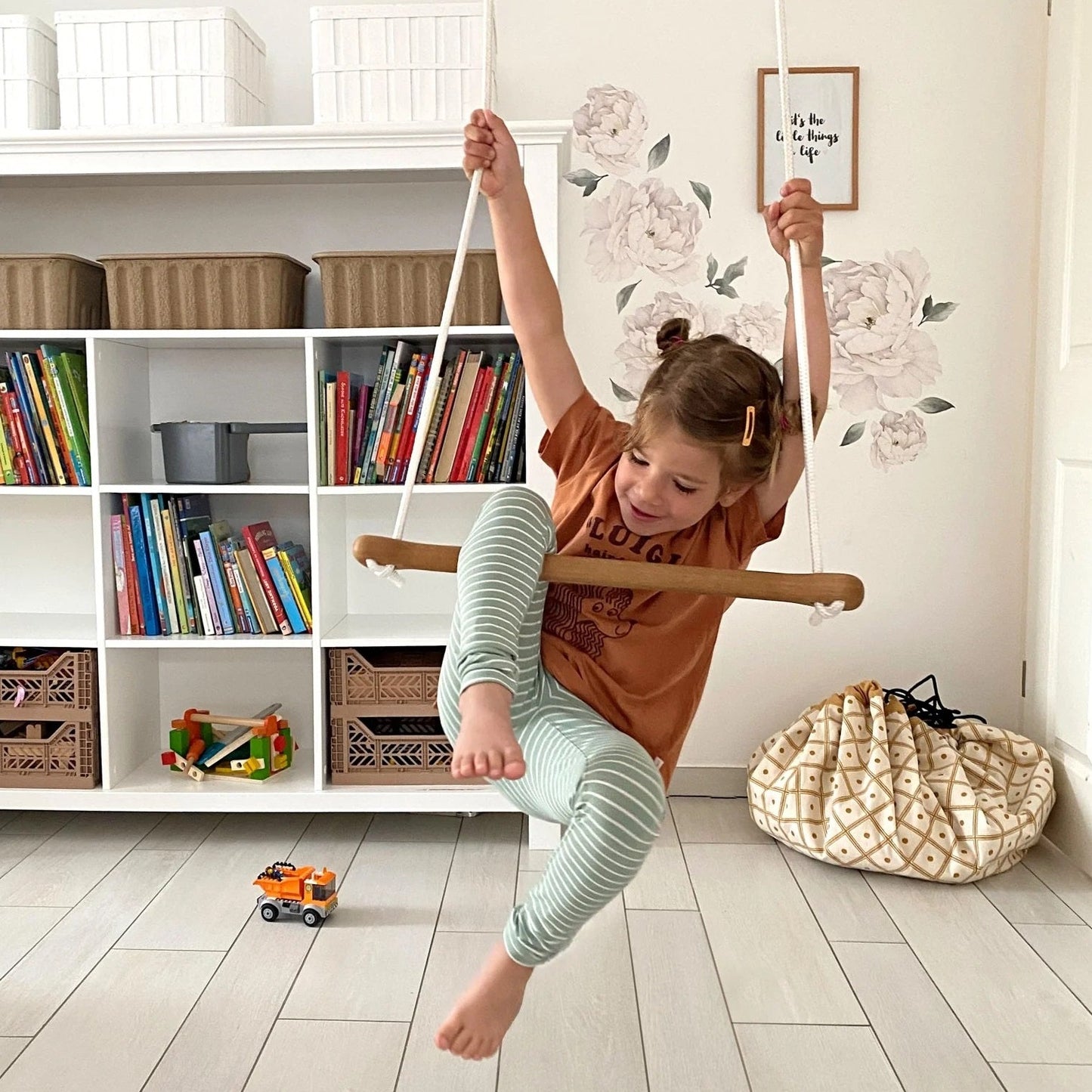 Lillagunga Wooden Indoor Bone Trapeze Swing - Oak