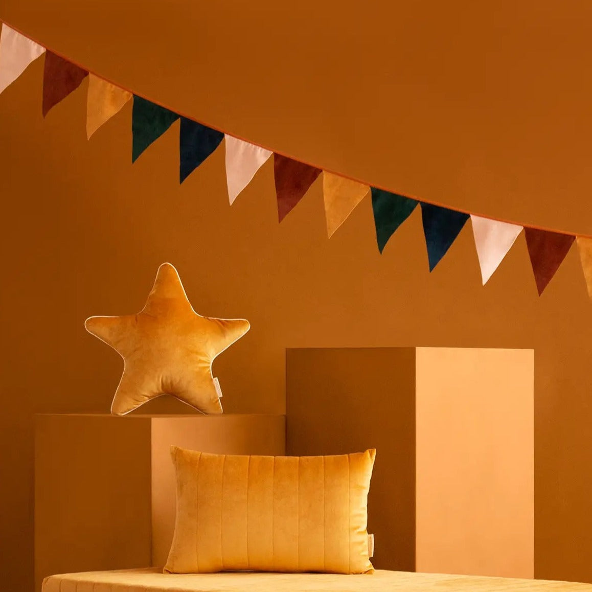 Nobodinoz Savanna Velvet Garland - Sunset