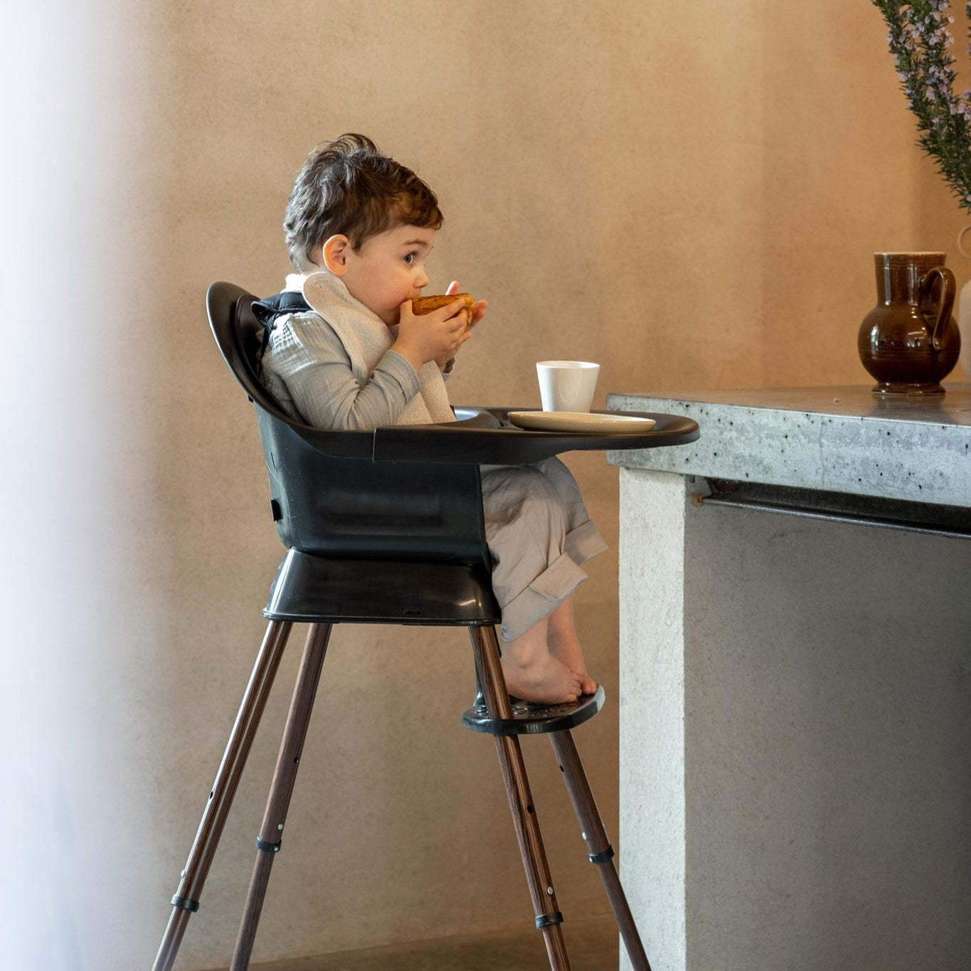 Quax Ultimo 3 Luxe Highchair - Black/Walnut