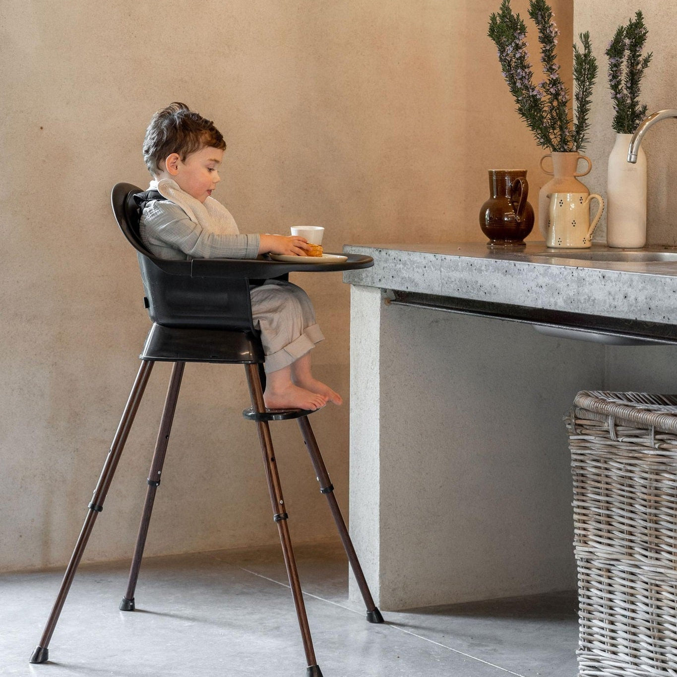 Quax Ultimo 3 Luxe Highchair - Black/Walnut