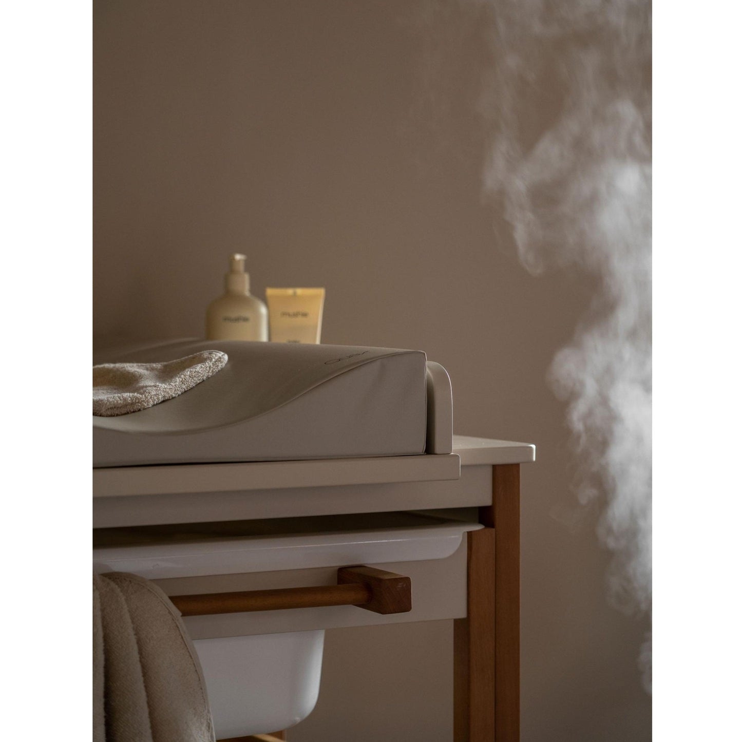 Quax Changing Table with Bath - Clay/Natural
