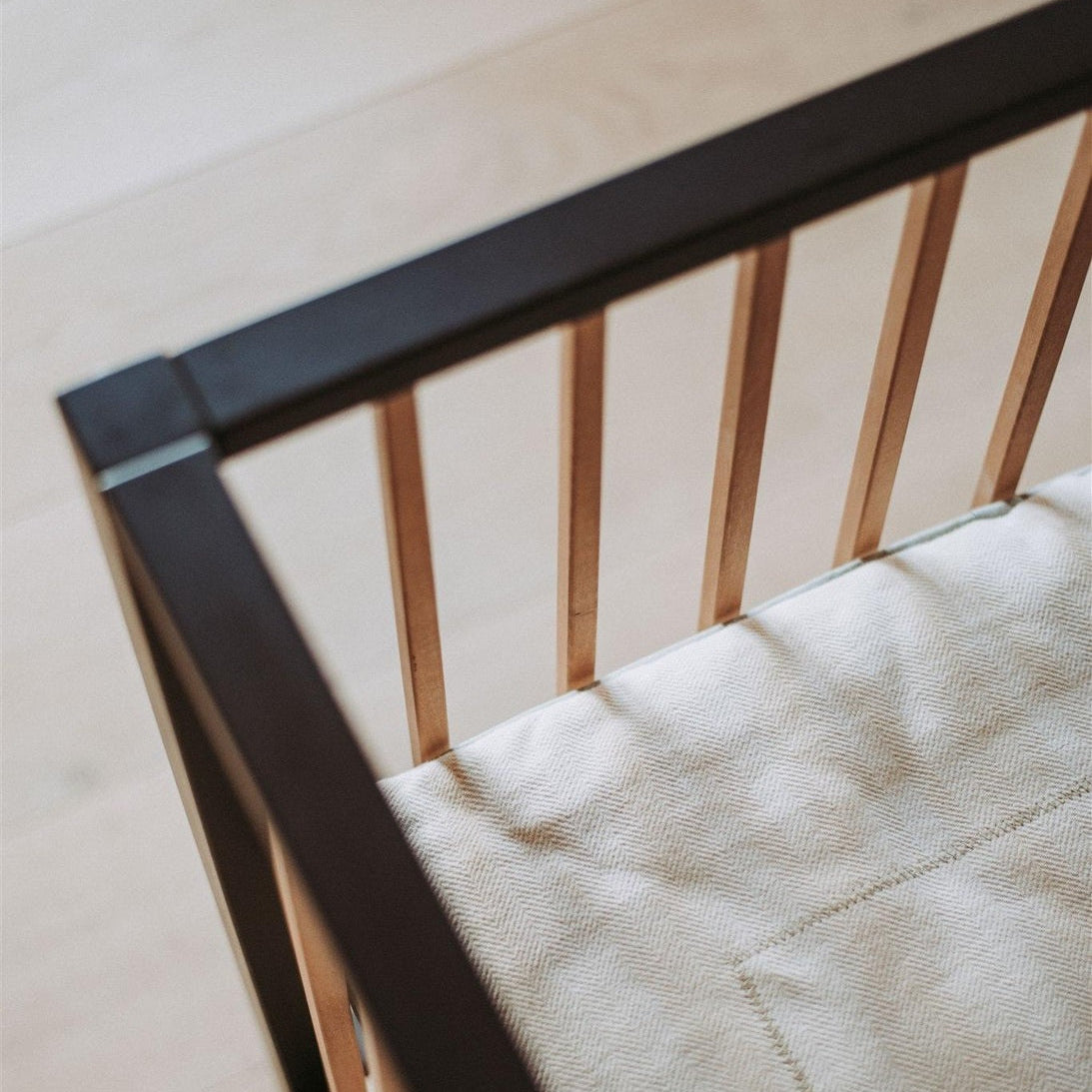 Quax Nordic Playpen - Black/Natural