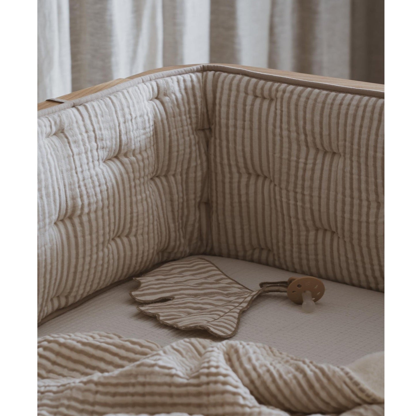 Quax Cot Bumper - Natural Collection - Stripes