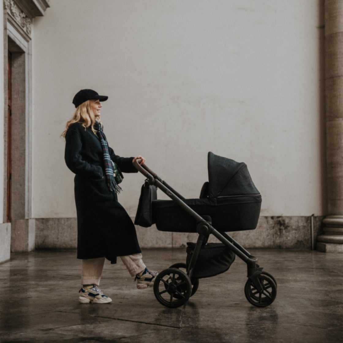 Quax Crooz2 Pram - Black