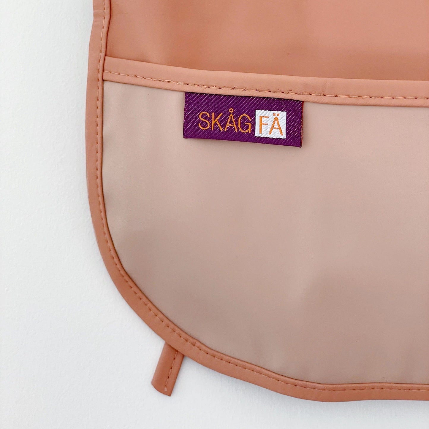 Skagfa Vinklar Waterproof First Bib - Terracotta