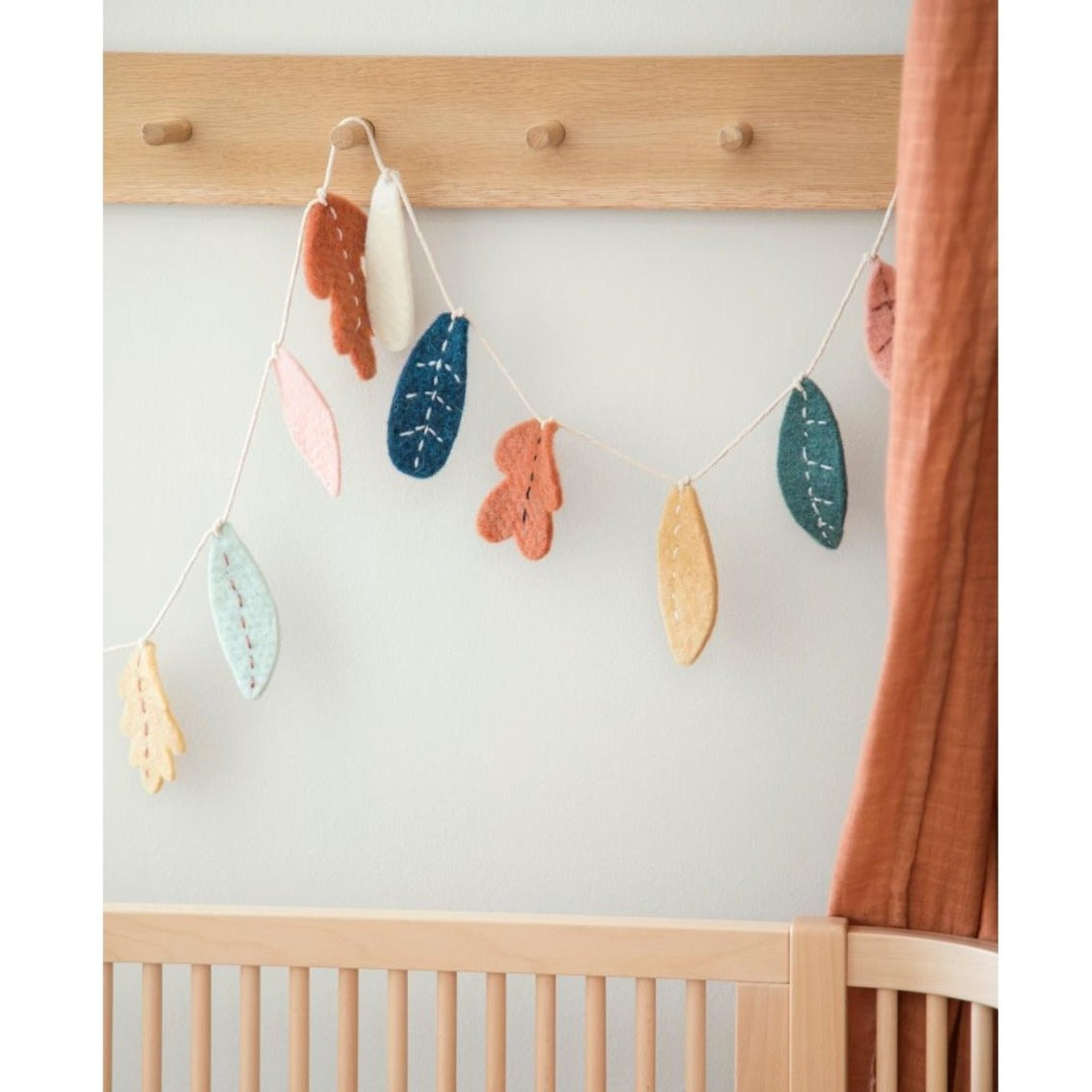 Sebra Felted Garland - Leaves