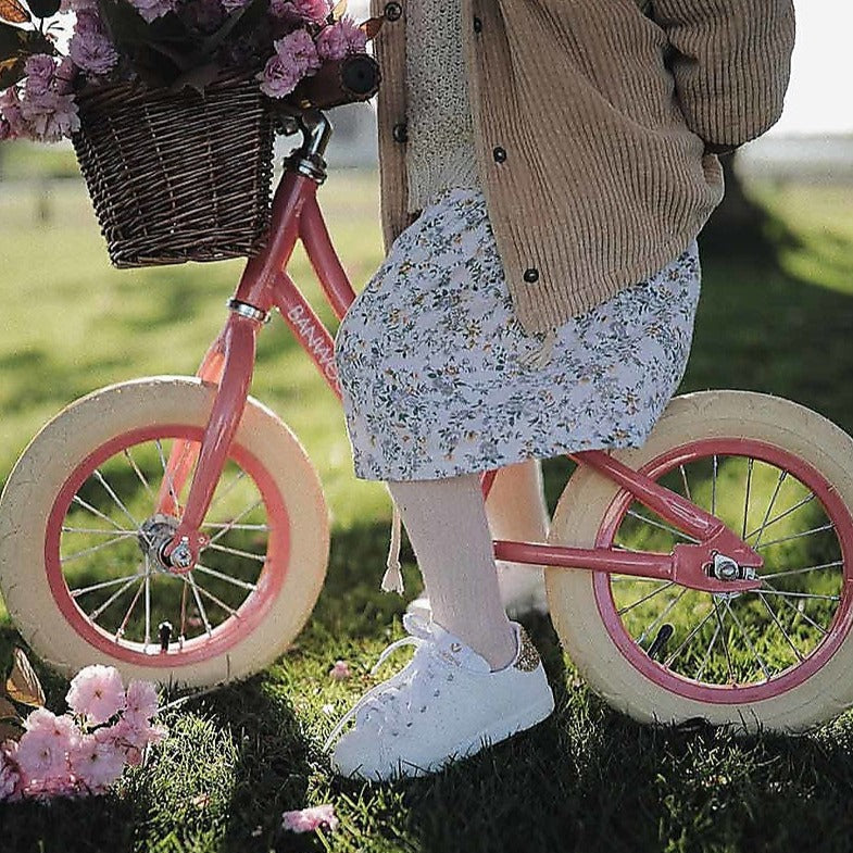 Banwood 'First Go!' Balance Bike & Basket - Coral Pink