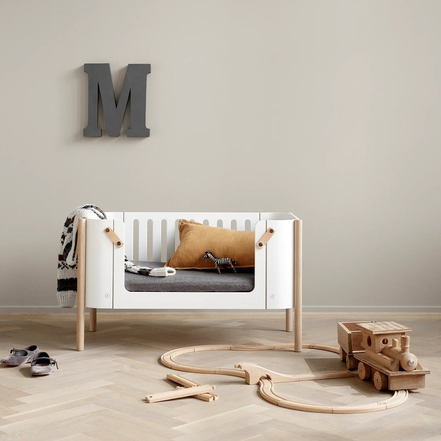 Oliver Furniture Wood Co-Sleeper Incl. Bench Conversion - White/Oak
