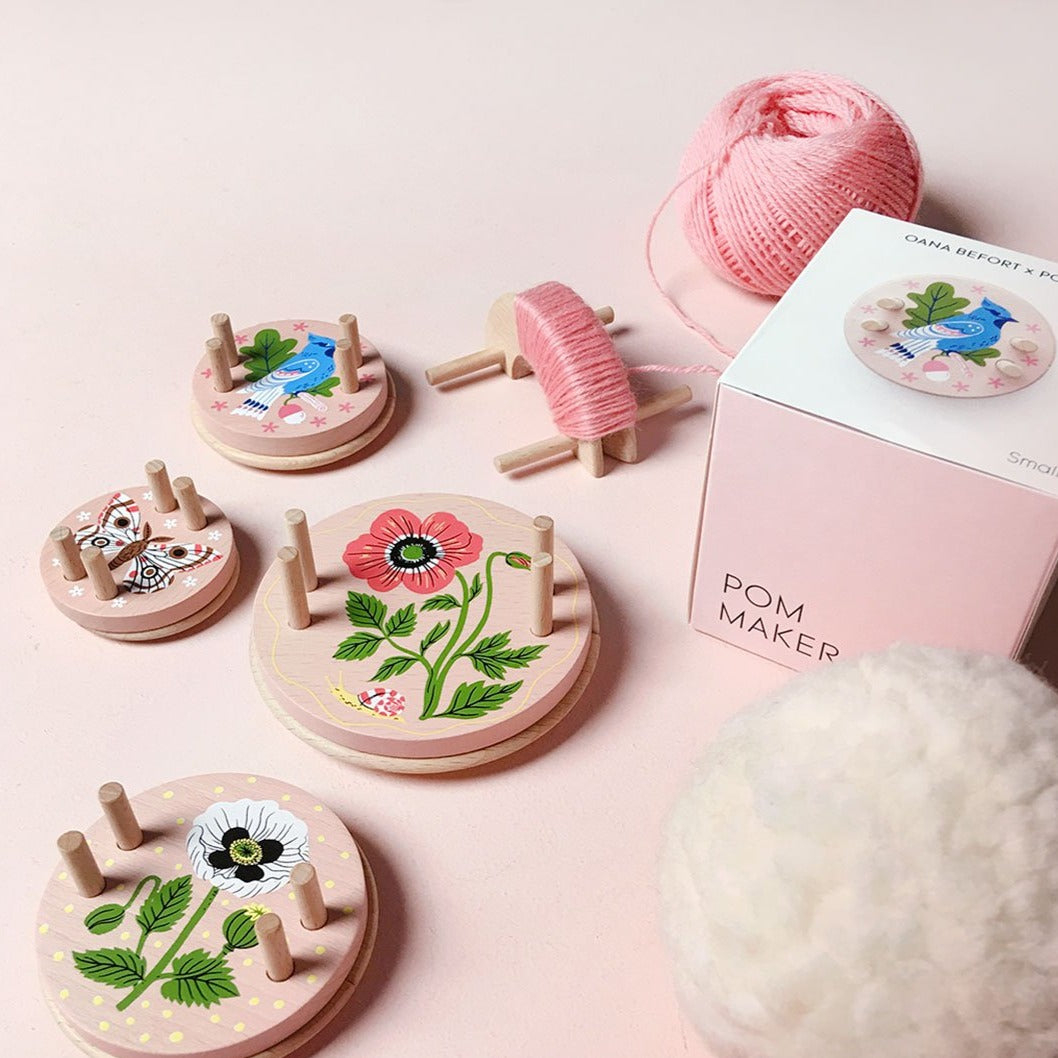 Wooden Small Bird Pom Pom Maker by Pom Maker x Oana Befort - Pink