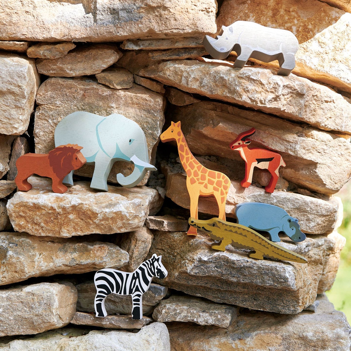 Tender Leaf Toys 8 Safari Animals & Shelf