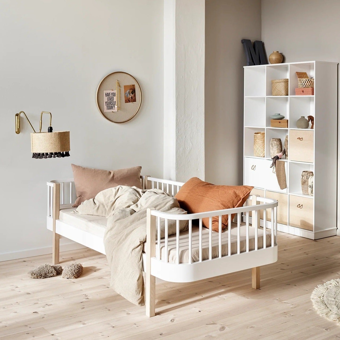 Oliver Furniture Wood Original Day Bed - White/Oak