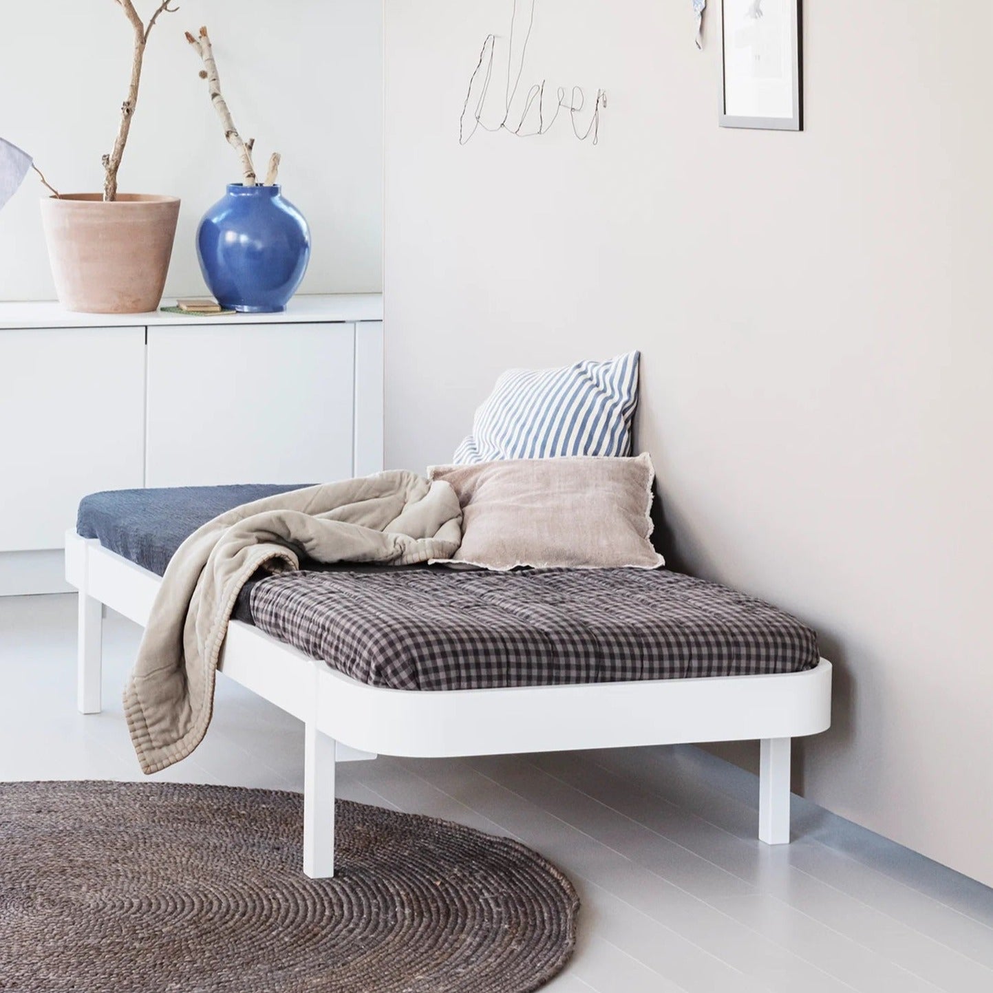 Oliver Furniture Wood Lounger Bed 90 - White