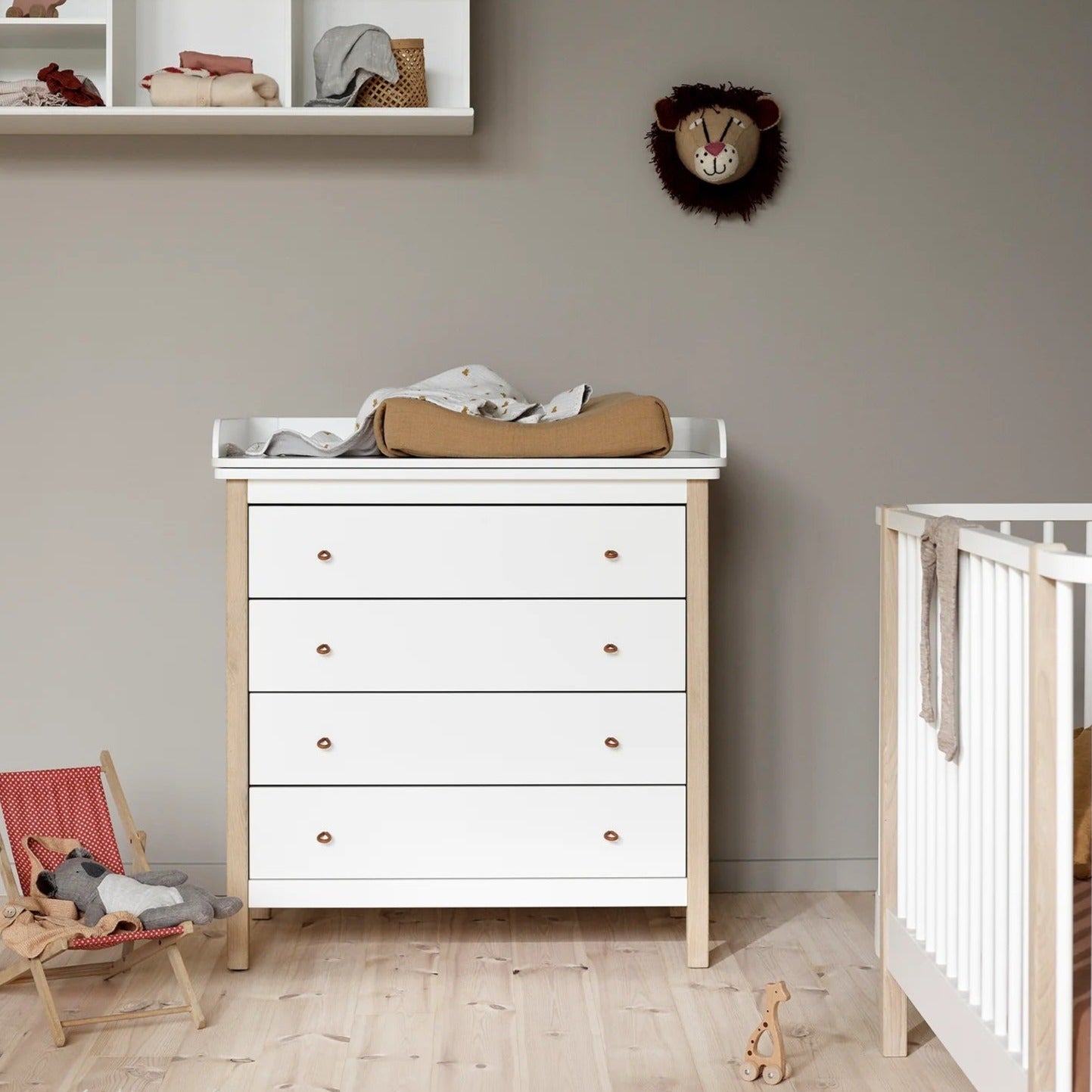 Oliver Furniture Wood Dresser - 4 Drawers
