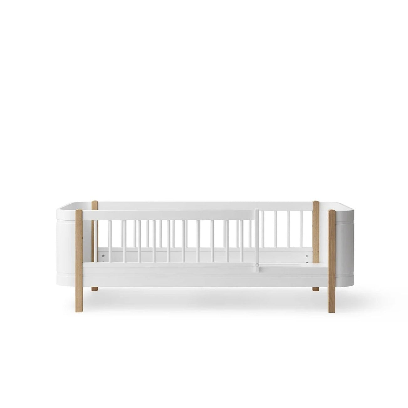 Oliver Furniture Wood Mini+ Cot Bed Incl. Junior Kit - White/Oak