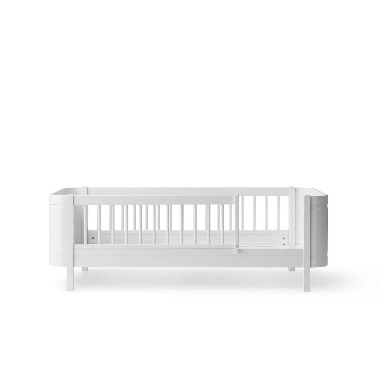 Oliver Furniture Wood Mini+ Cot Bed Incl. Junior Kit - White