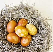 Easter Craft Inspiration: How do you dye eggs with onion skins?!