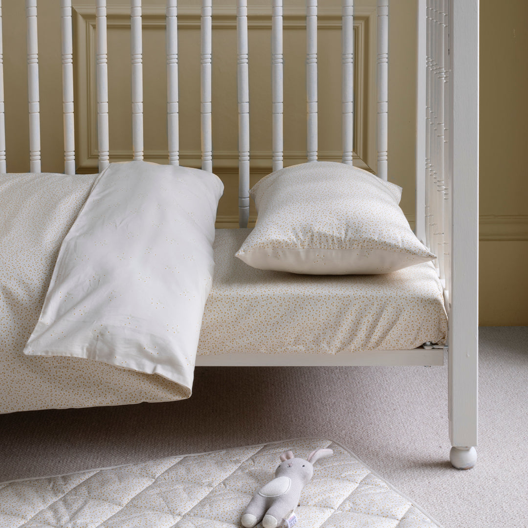 Avery Row Organic Cotton Cotbed Bedding Set - Daisy Meadow