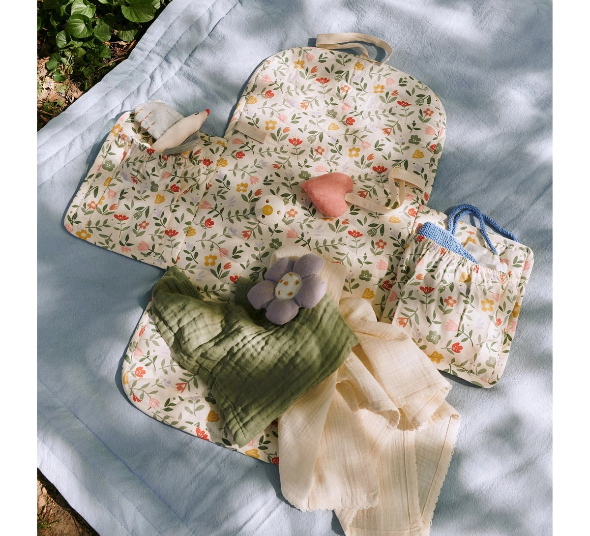 Dear April River Changing Mat - Flower Market