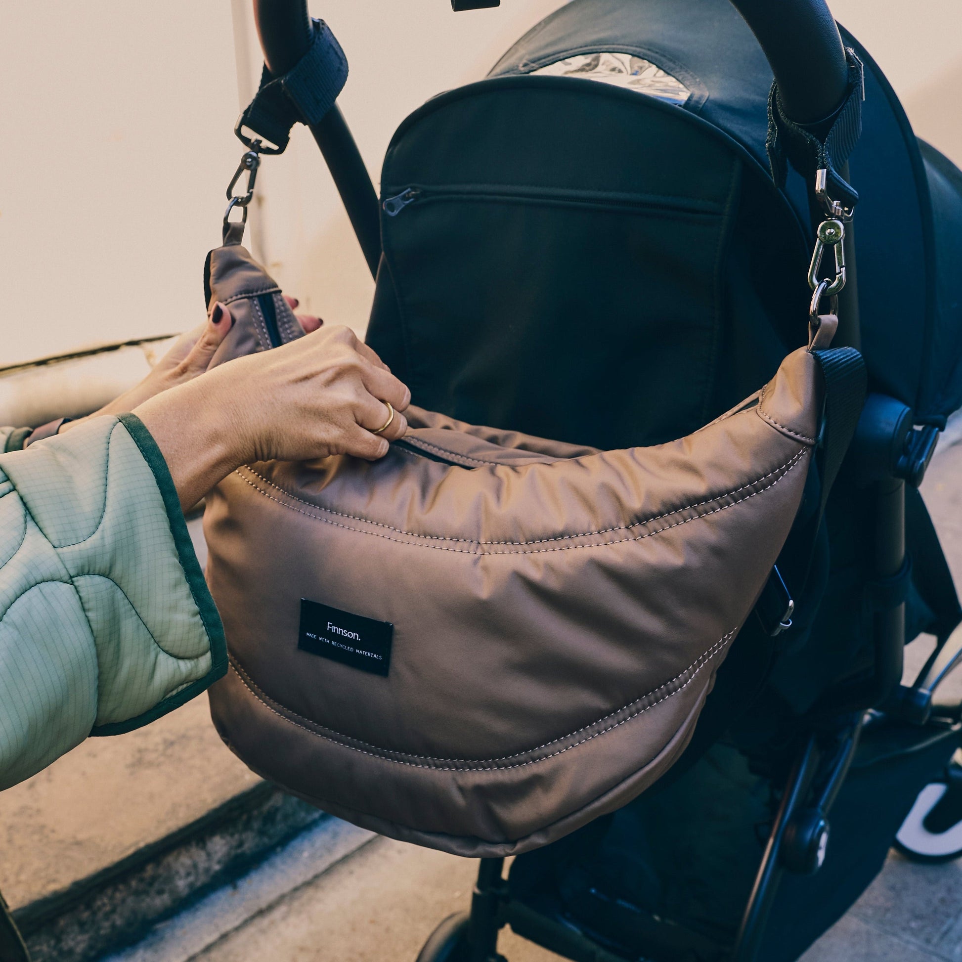 Finnsøn OSMA Eco Stroller Organiser with Clips - Mocha