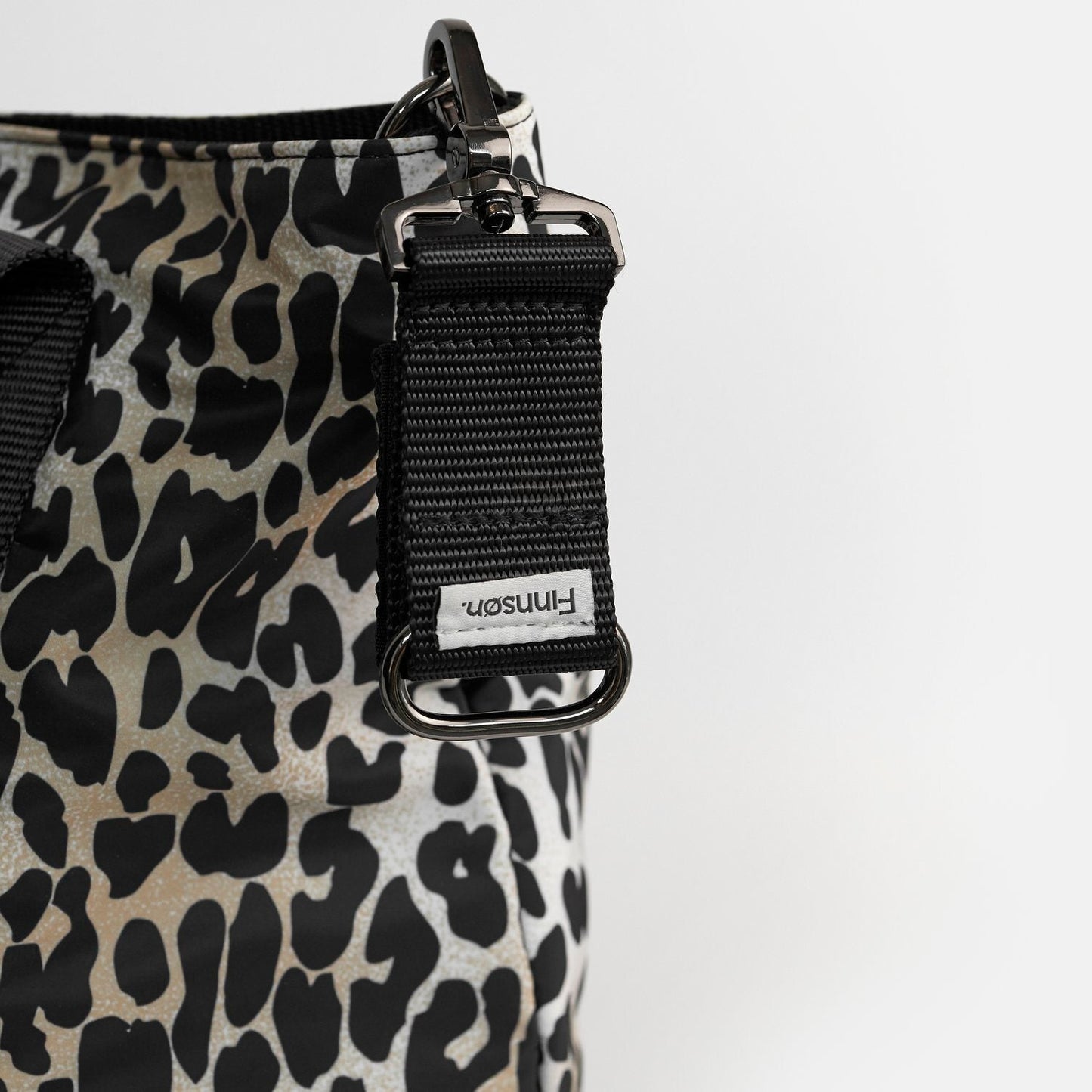 Finnsøn SELBY Eco Changing Bag With Changing Mat - Leopard