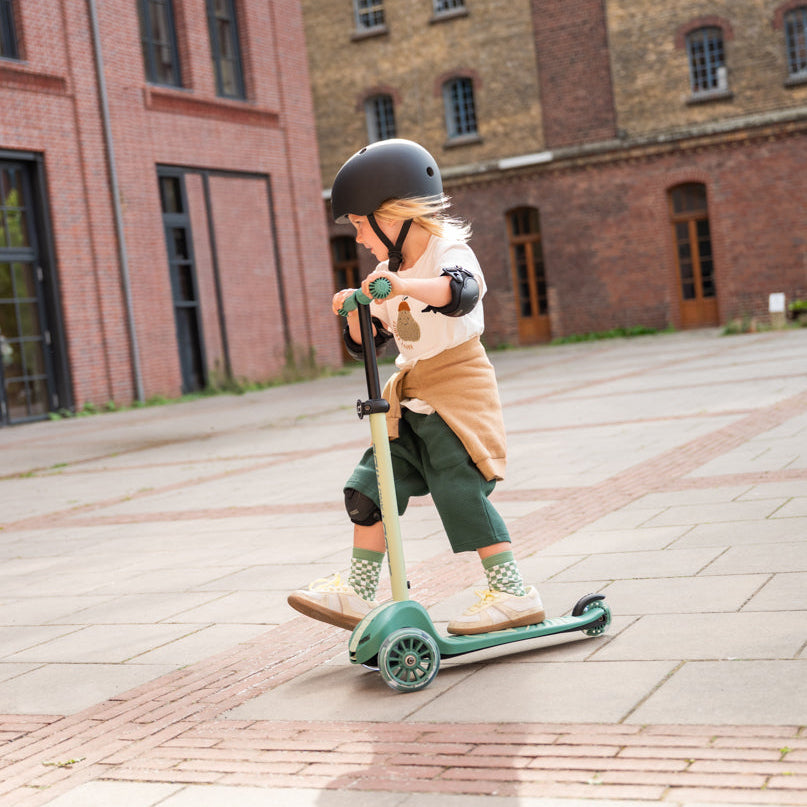 Scoot & Ride Highway Kick 3S LED Scooter - Forest