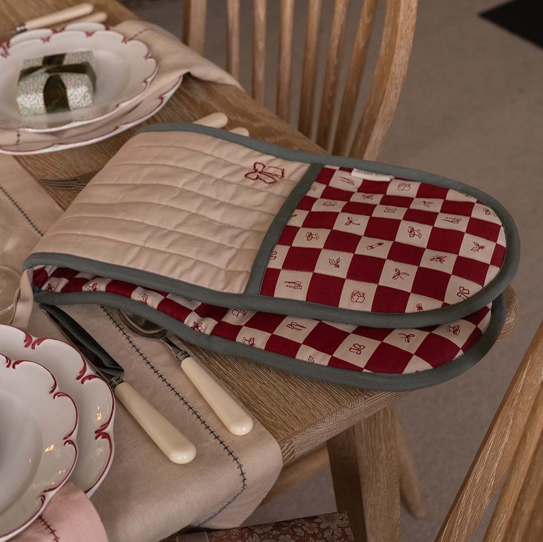 Avery Row Christmas Oven Gloves - Christmas Checkerboard