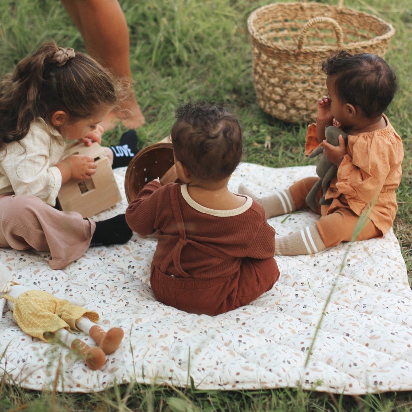 Avery Row Stay & Play Mat - Grasslands