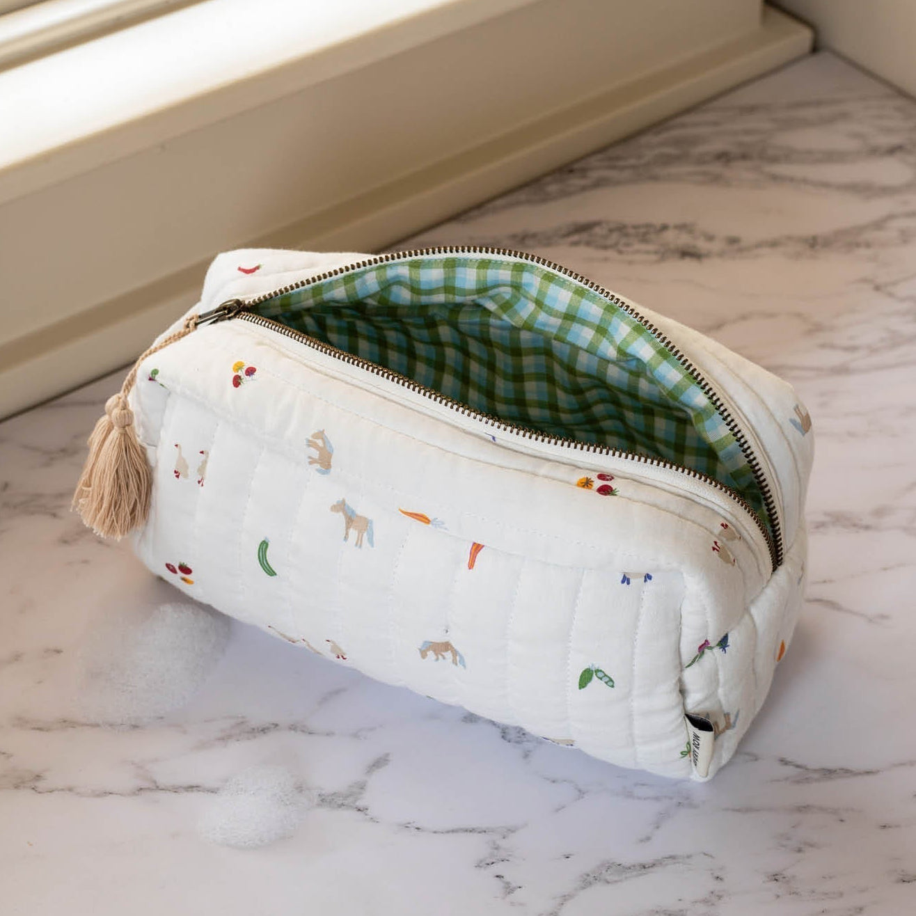 Avery Row Wash Bag - Little Farm