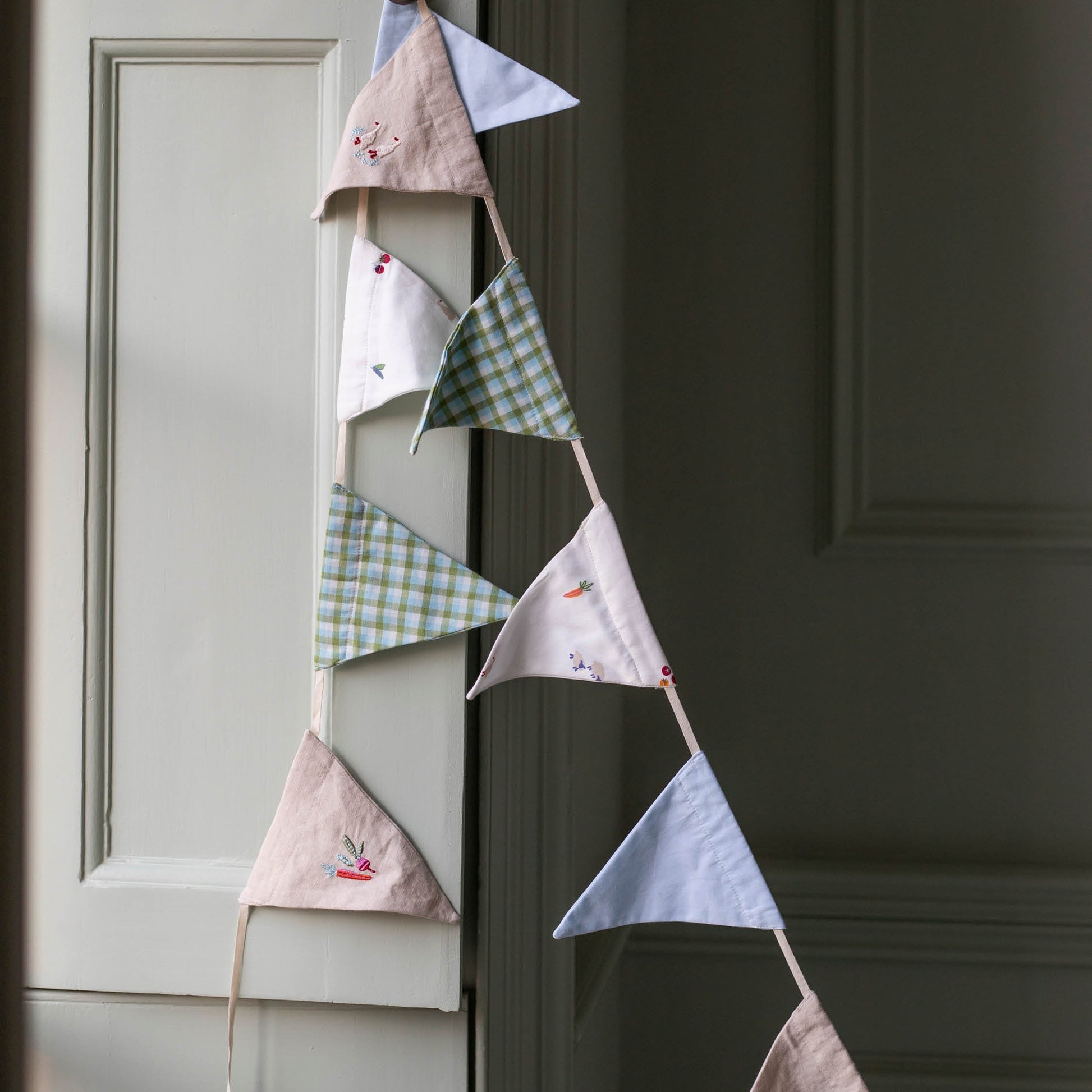 Avery Row Bunting - Little Farm