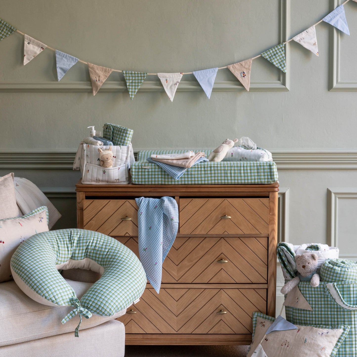 Avery Row Bunting - Little Farm
