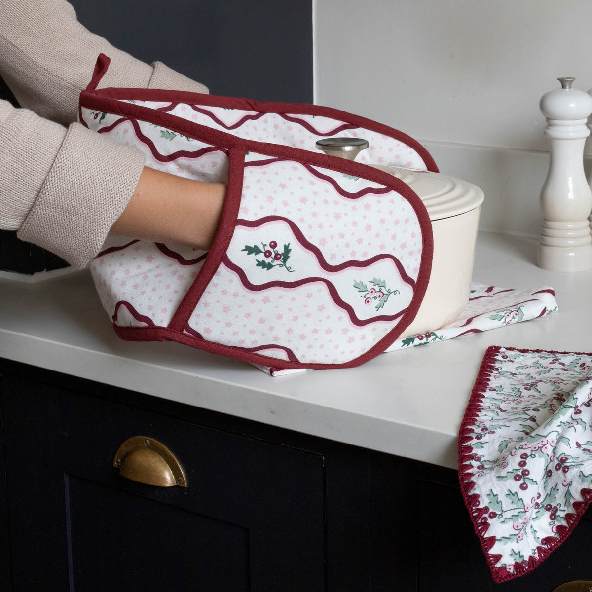 Avery Row Christmas Double Oven Glove - Berry Ribbons