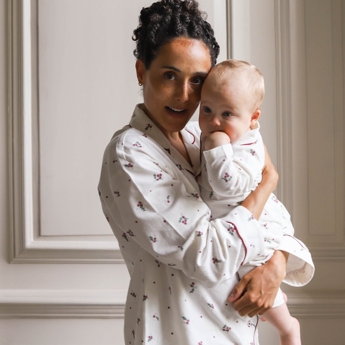 Avery Row Women's Flannel Pyjamas - Holly Scatter