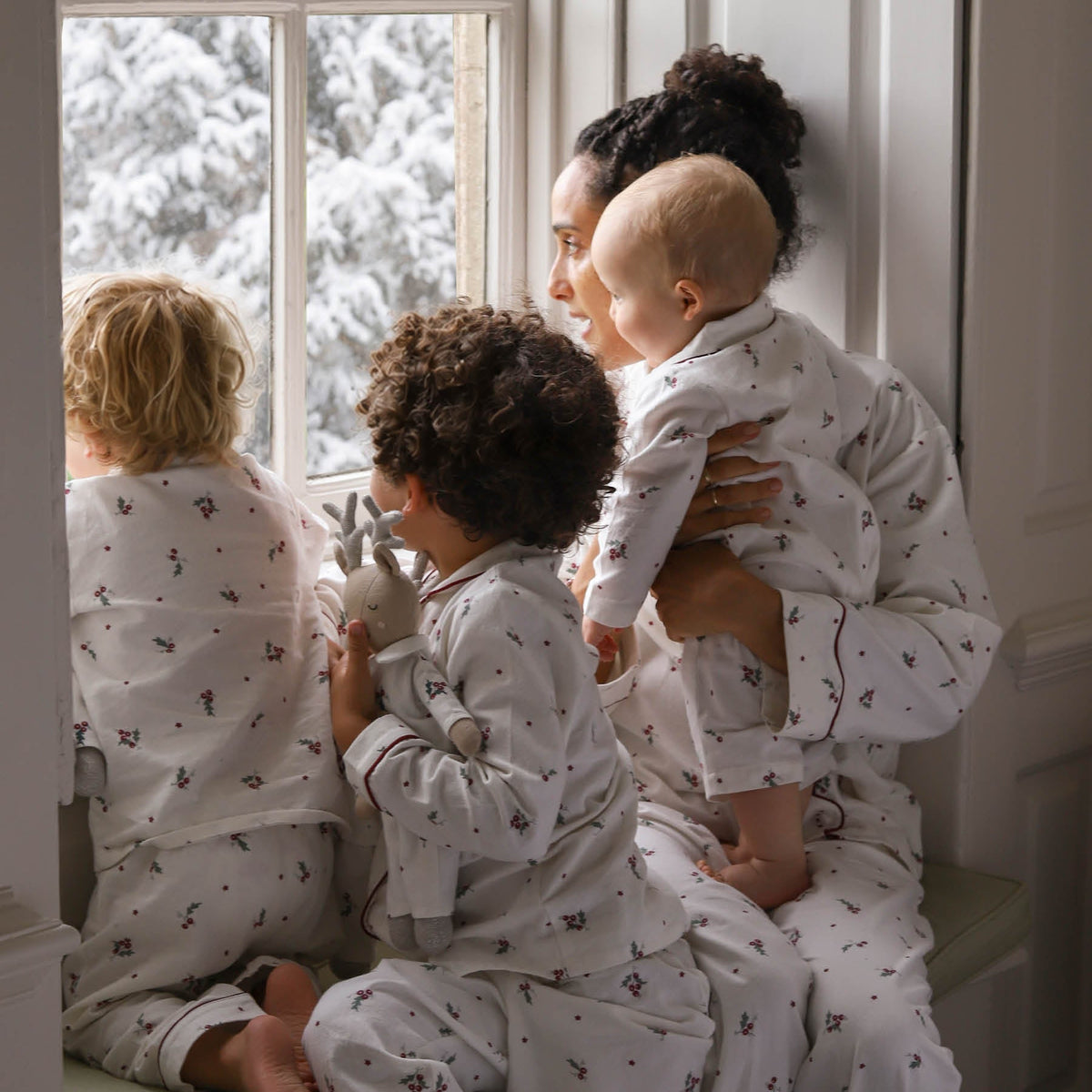 Avery Row Children's Flannel Pyjamas - Holly Scatter