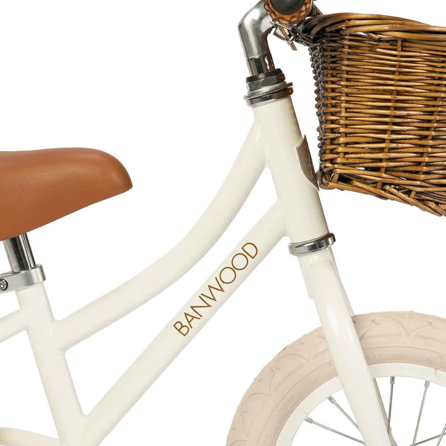 White bicycle with a wicker basket and brown seat on a white background, featuring the brand 'Banwood'.