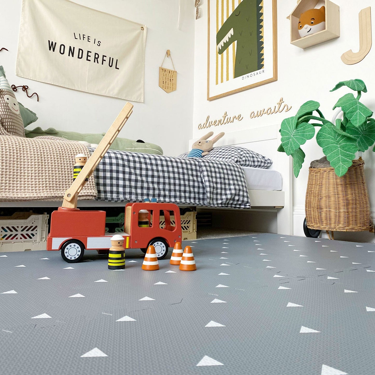 gus + beau Triangle Foam Playmat Set - Grey