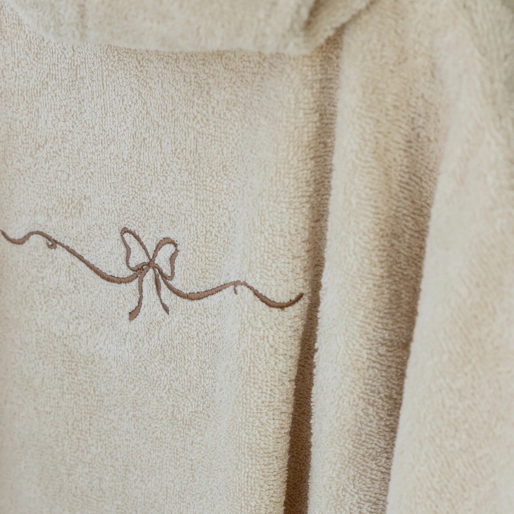 Kas Kopenhagen Hooded Baby Towel - Embroidered Bow
