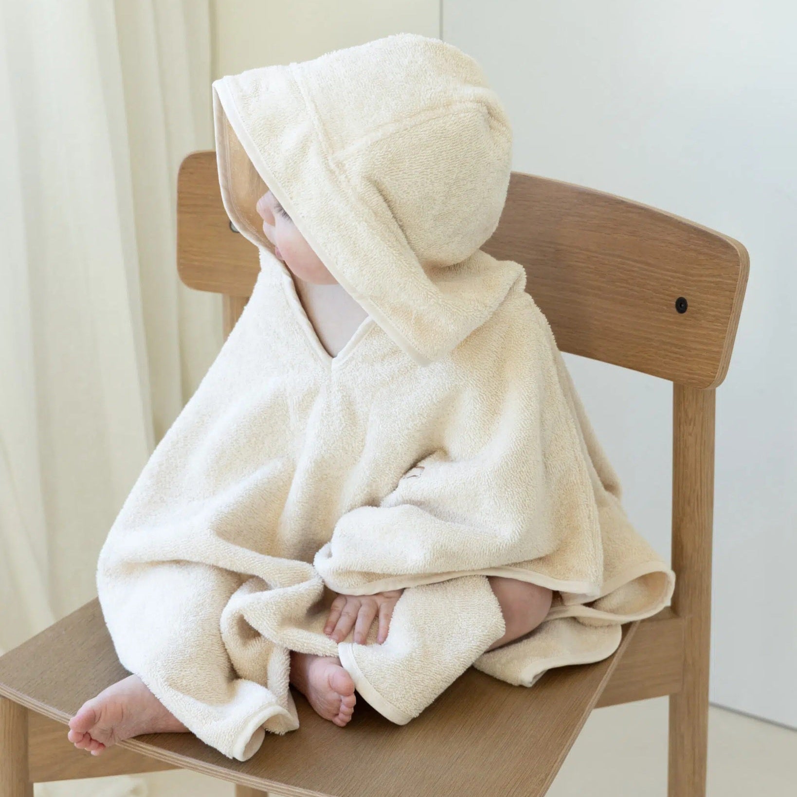 Kas Kopenhagen Hooded Poncho - Embroidered Bow (2 Sizes Available)