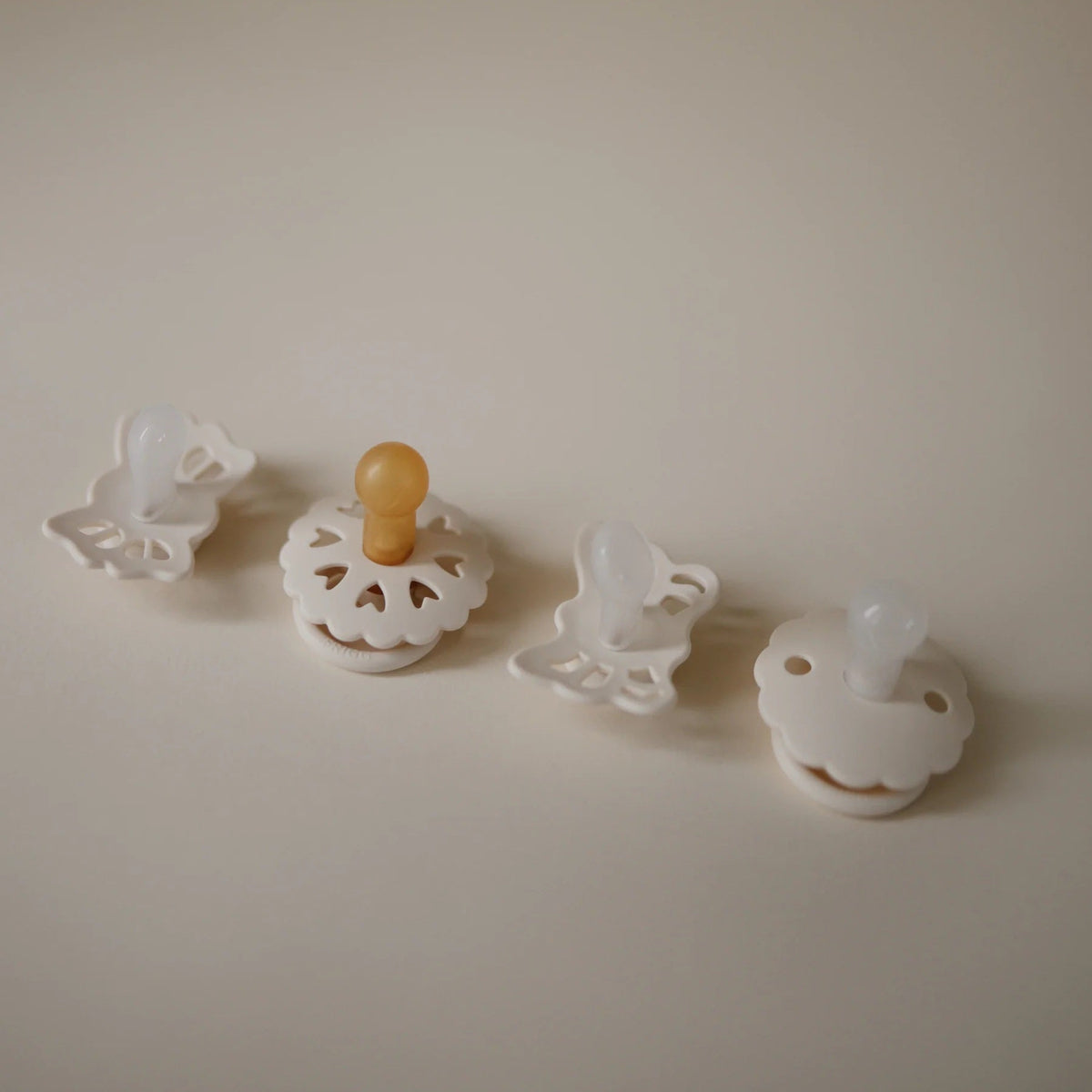 Frigg Baby's First Pacifiers - 4-Pack - Floral Heart/Cream