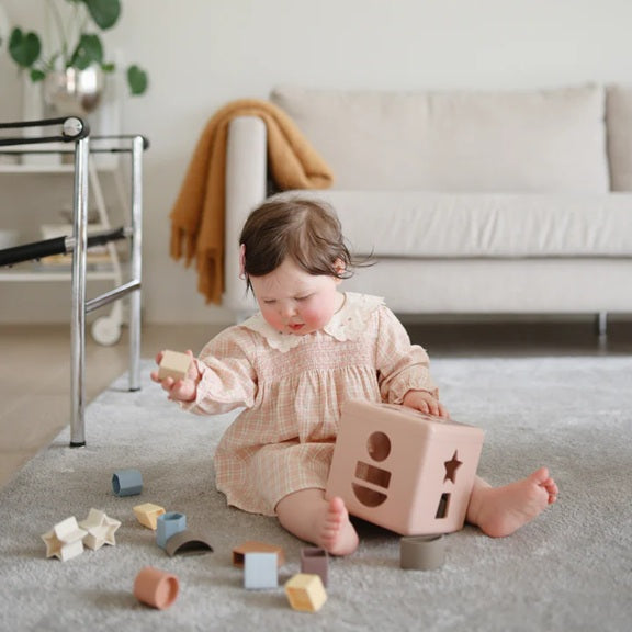 Mushie Shape Sorting Box - Petal