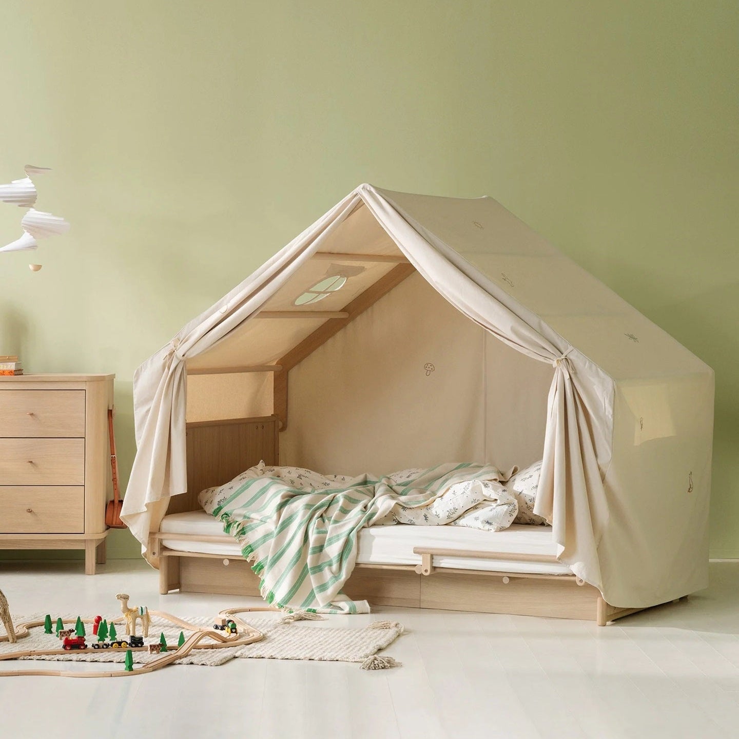 Oliver Furniture Camp Novel Cot Bed/Bed