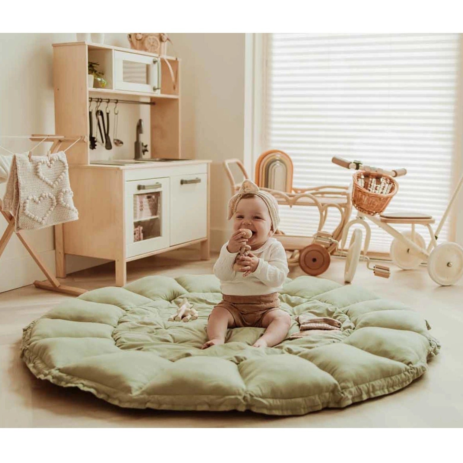 Play & Go Coco Organic Baby Playmat & Cocoon - Meadow green