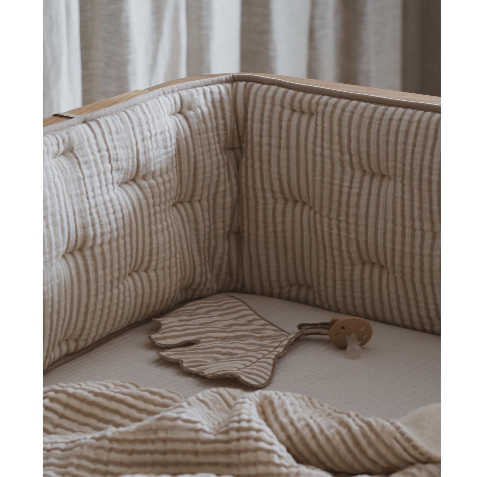 Quax Cot Bumper - Natural Collection - Stripes