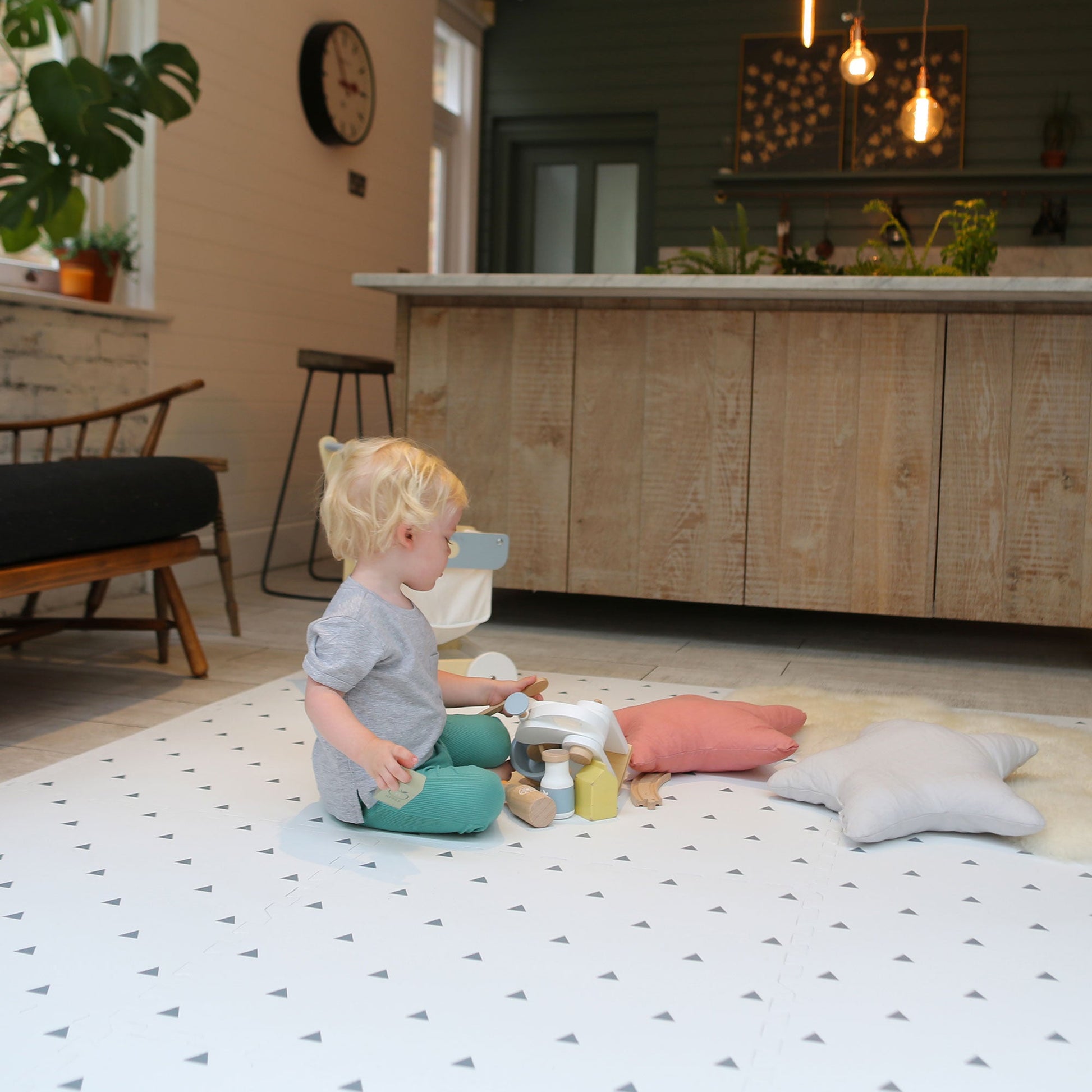 gus + beau Triangle Foam Playmat Set - White