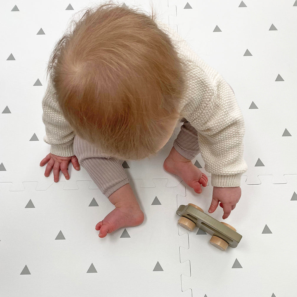 gus + beau Triangle Foam Playmat Set - White