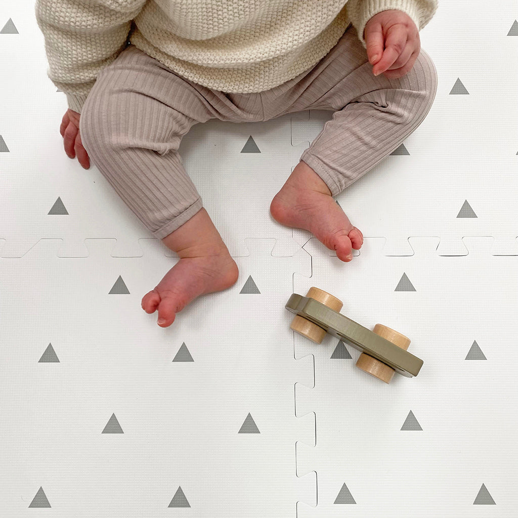 gus + beau Triangle Foam Playmat Set - White