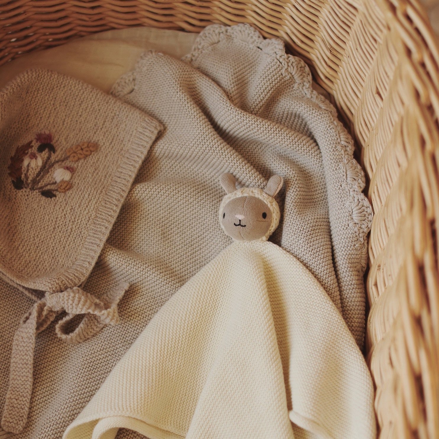 Avery Row Scallop Knit Blanket - Stone